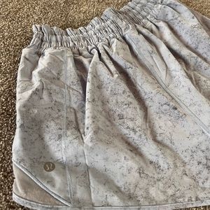 Lululemon Hotty Hot short. Size 8. High rise. 2.5”